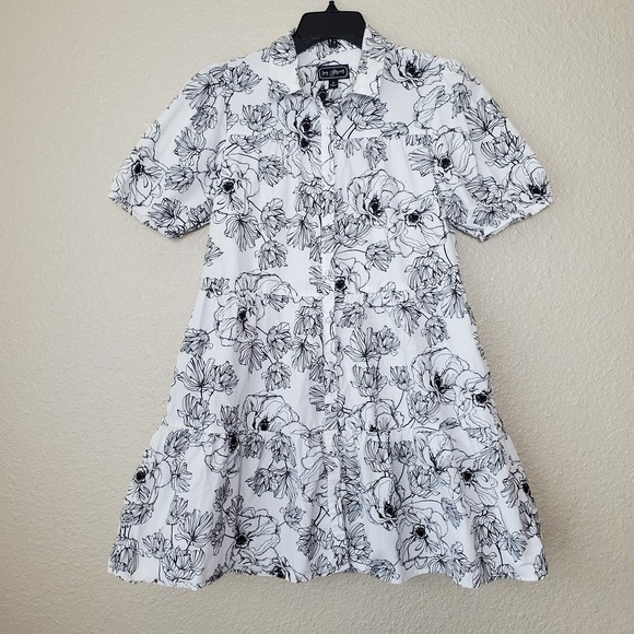 Dresses & Skirts - Ivy Street black and white floral midi dress size M women's short sleeves butto